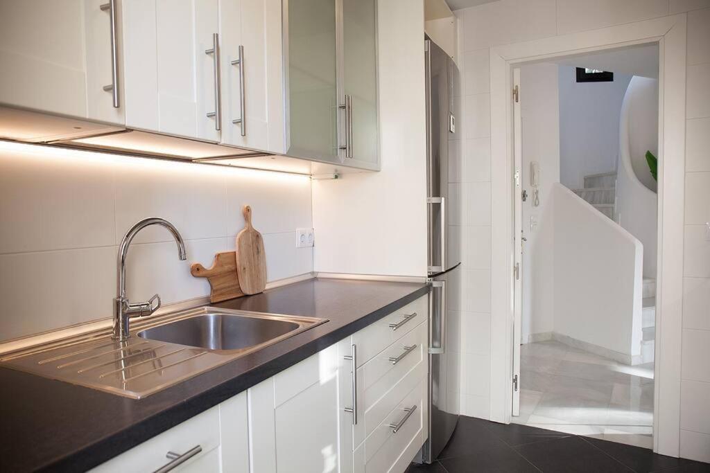 マルベーリャSuperb Townhouse In Golden Mileアパートメント エクステリア 写真