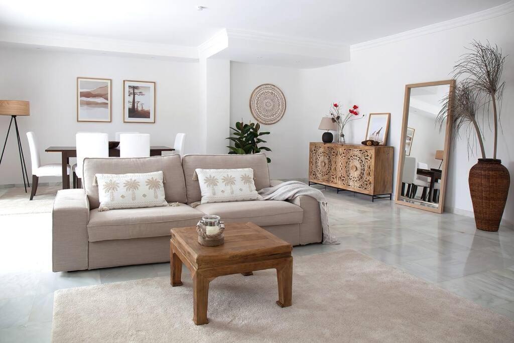 マルベーリャSuperb Townhouse In Golden Mileアパートメント エクステリア 写真